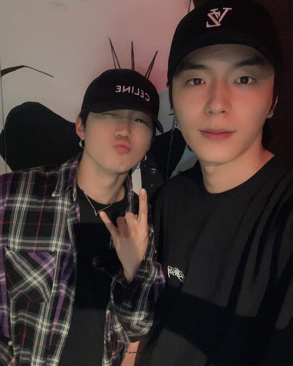 ZPZG_Brazil's tweet photo. 📸 | 04.06.2022 • Atualização na conta do ZPZG.

“Taehwang e Wonjun estão praticando muito😤. #Taehwang #Wonjun #AgoraApouco Chegaram #NoticiaRepentina #NosAguardem🥰”

🔗https://t.co/fcIB4sbx9S

#ZPZG #지피지기 @zpzg_official https://t.co/rzcjpeWTzQ