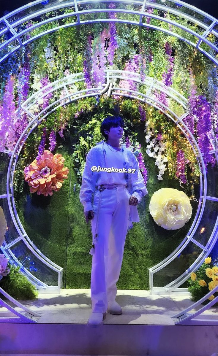 vmikooo's tweet image. ele e tao lindo jesus como pode isso como podeeeeee me explica jungkooooooooook