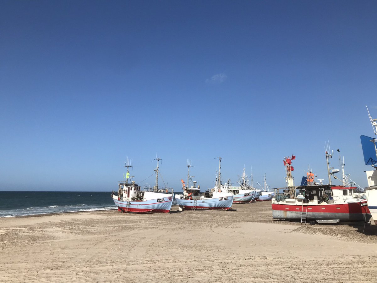 Thorup Strand where fishing vessels are still dragged to and from the beach. 
Wonder if there are anywhere else left in N-eur., where it is not maibly for tourists? 
#fishing #envhist #oceanspast #coastalstudies