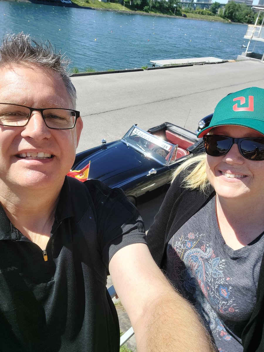 AllanWark's tweet photo. #CanadianGP Here is the Austin Healy 3000 @alo_oficial will parade on the track with #TrackTV https://t.co/0ACPFWQVfJ