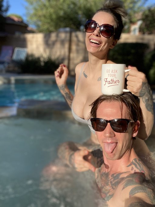 Get you a Dad who can do both.  Happy Father&rsquo;s Day to the best Daddy in the land @MaitresseM 🖤 Always&hellip;<a href="/tag/strapon"class="tags"><span>#strapon</span></a>