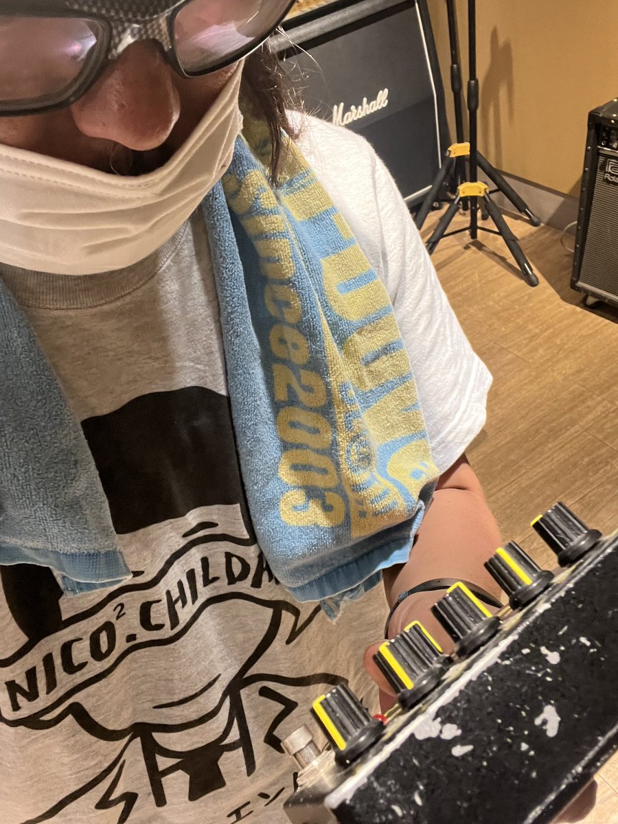 BENKMAN1985's tweet photo. 大阪まで持参し、USJやヤンマースタジアムでさんざんアピールしたベードラをいざ演奏するタイミングですっかり忘れていた。それに気づいたのは配信終了後。
#BASSDRIVER
#SANSAMP
#配深海
#ニコチルバンド https://t.co/0A8ijbWKjb
