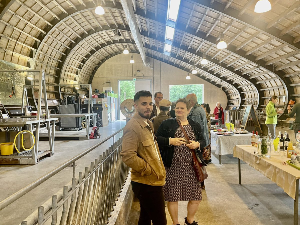 Arc2Principles's tweet image. Borrel bij @AlmeerseWolunie ter gelegenheid van het geslaagde paviljoen op de @FloriadeExpo @Arc2architecten #lokaal #biobased #circulair #organic