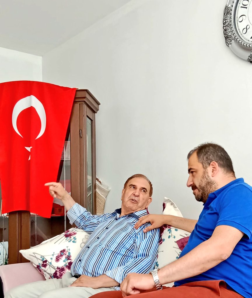tbuygun1's tweet photo. 📍ESENYURT 

Şehit Piyade Üsteğmen Emre Ercan 'ın Babası Nurettin Ercan ' a Babalar Günü Vesilesiyle Ziyarette Bulunduk .

Cumhurbaşkanımız Sayın @RTErdogan ' ın Selamlarını İlettik. 

@erkankandemir @osmannnurika @GiyaseddinGergn @ahmetkaan79 https://t.co/u6IpM8krE1