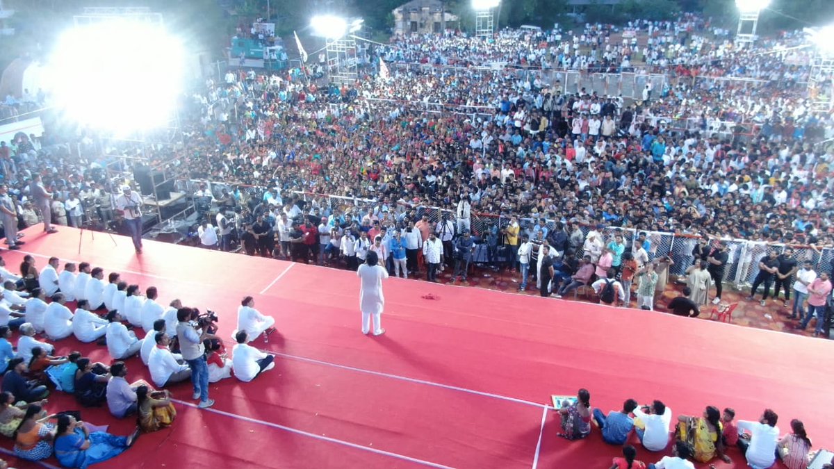 JanaSenaParty's tweet photo. ఉమ్మడి ప్రకాశం జిల్లాల్లో జనసేన పార్టీ అధ్యక్షులు శ్రీ @PawanKalyan గారి కౌలు రైతు భరోసా యాత్ర.

#JanaSenaRythuBharosaYatra

Full Album Link: https://t.co/PcGZOdGCo3 https://t.co/W01jzdaPJ7