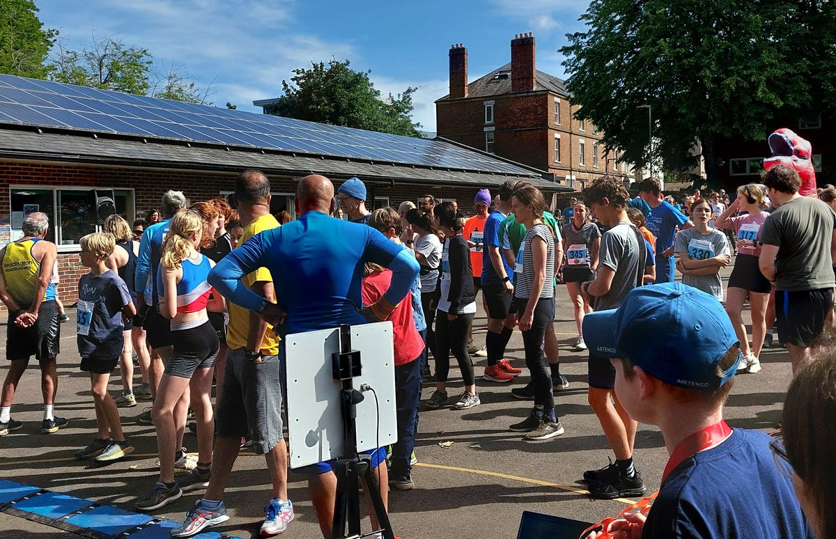 cllrsusanbrown's tweet photo. Well done to all the participants at #RunJericho today! Particularly the dinosaurs. Hats off to anyone running in that! https://t.co/pBuFVeNQF0