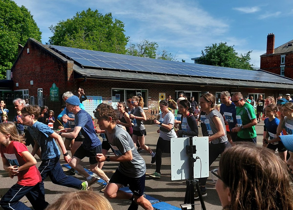 cllrsusanbrown's tweet photo. Well done to all the participants at #RunJericho today! Particularly the dinosaurs. Hats off to anyone running in that! https://t.co/pBuFVeNQF0