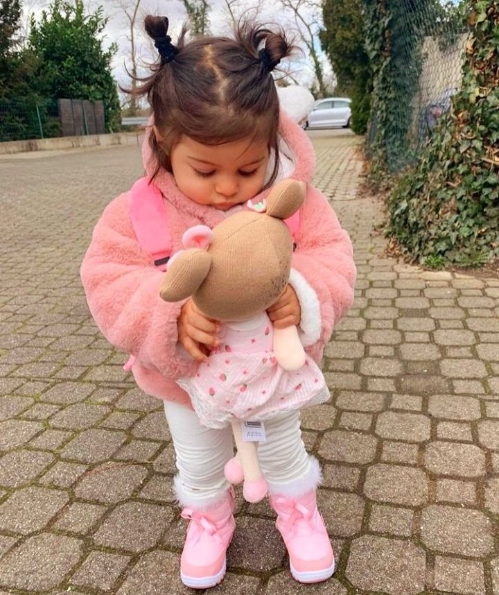 𝐀tenção, 𝐀tenção!!! 
                 Kid em adoção 🥳

Oiee tities, eu sou a Blair!! Tenho 2 aninhos/ faz com os dedinhos, e tô precisando de muito amor, carinho e uma casinha pra morar e de uma família também🤭 quem tiver interesse me chamem na dm e da fav e rt pfv🥺