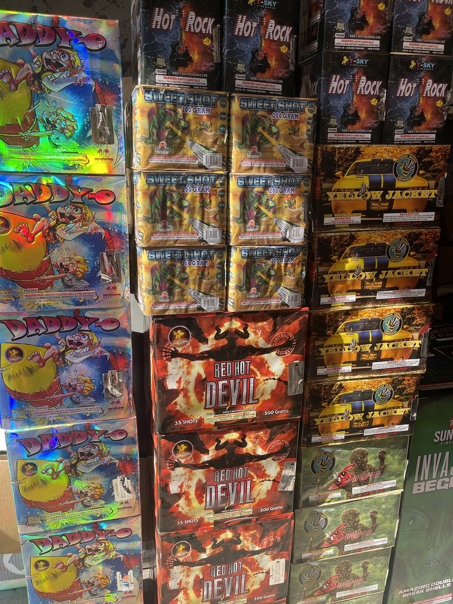 tunty_mh's tweet photo. Fireworks on deck
Best prices around
Holla @ me https://t.co/8wBe5L6QvX