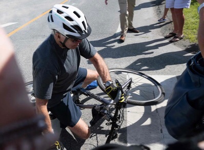 okstevepc's tweet photo. Illegitimate, incompetent, corrupt liar falls off bike but unfortunately isn’t seriously injured. https://t.co/wqnpMimub4