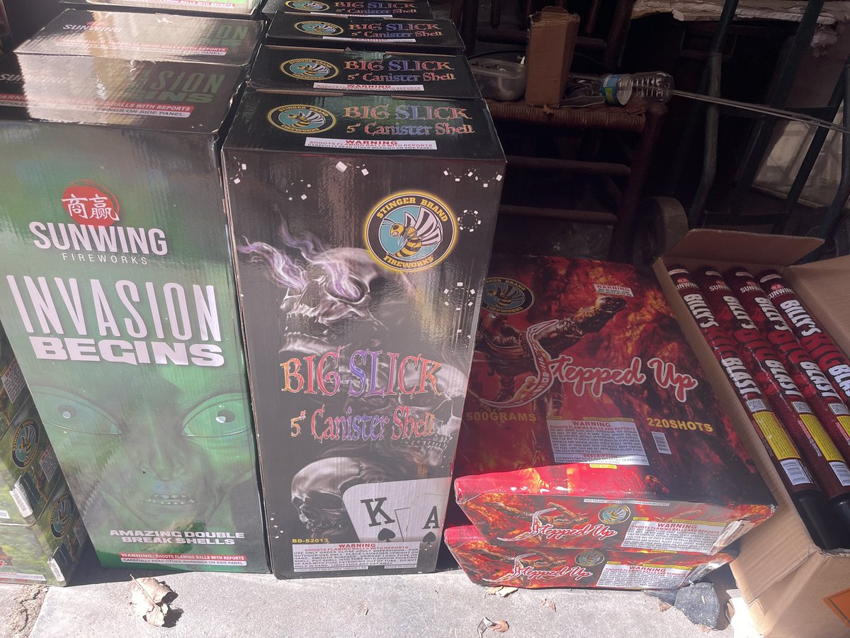 tunty_mh's tweet photo. Fireworks on deck
Best prices around
Holla @ me https://t.co/8wBe5L6QvX