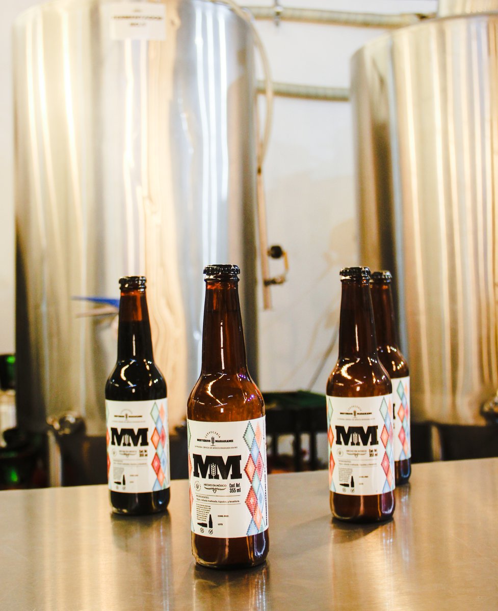 Somos orgullosamente una Cerveceria Artesanal, ya que además de elaborar nuestras cervezas con pasión y creatividad, usamos ingredientes frescos y 100% naturales.

Nuestro maestro cervecero trabaja cada día con los mejores insumos y creando recetas únicas.