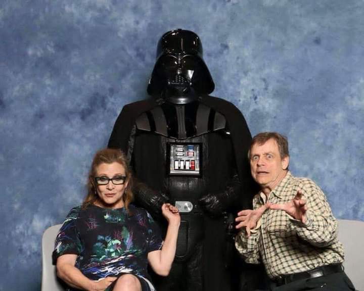 PodAndHardPlace's tweet photo. Happy Father's Day! #StarWars #LukeSkywalker #LeiaOrgana #DarthVader #MarkHammil #CarrieFisher #FathersDay https://t.co/DPQUdBxl2u