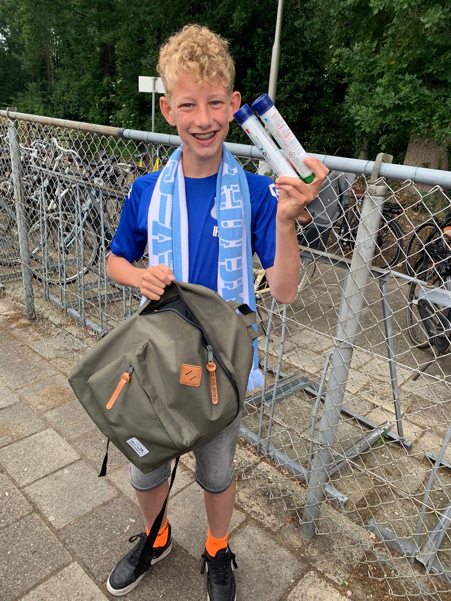 hilbert1979's tweet photo. Of ik mijn zoon op verantwoorde wijze naar voetbalwedstrijden laat gaan?
Ik denk het wel.
#nopyronoparty
#vvgorredijk https://t.co/tI5Q5JRHHi
