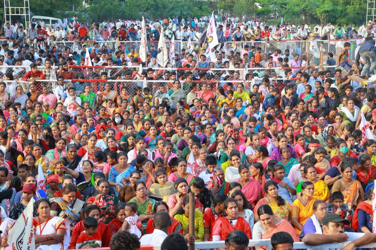 JanaSenaParty's tweet photo. ఉమ్మడి ప్రకాశం జిల్లాల్లో జనసేన కౌలు రైతు భరోసా యాత్ర, పర్చూరు రచ్చబండ కార్యక్రమంలో జనసేన అధ్యక్షులు శ్రీ @PawanKalyan గారు

#JanaSenaRythuBharosaYatra

Full Album Link: https://t.co/PcGZOdHadB https://t.co/Wfrlh7en5R