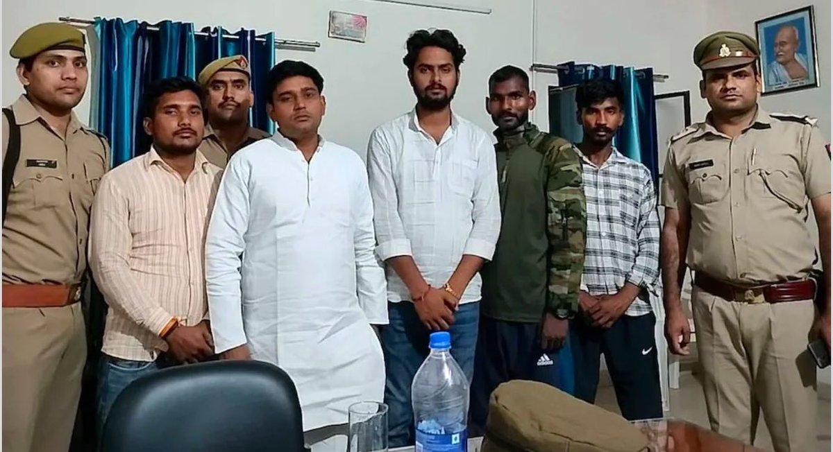 shubhankrmishra's tweet photo. सहारनपुर में ‘अग्निपथ योजना’ के खिलाफ उकसाने वाले  5 ‘फर्जी अभ्यर्थी’ गिरफ़्तार 

-  सभी 5 आरोपी का राजनैतिक कनेक्शन। 
- इनमें एक पराग पवार है, जो ‘कांग्रेस’ की स्टूडेंट विंग NSUI का जिला अध्यक्ष है।
- एक संदीप चौधरी है जो एक ‘समाजवादी पार्टी’ का जिला पंचायत सदस्य रह चुका है। https://t.co/1rBKwPNvRN