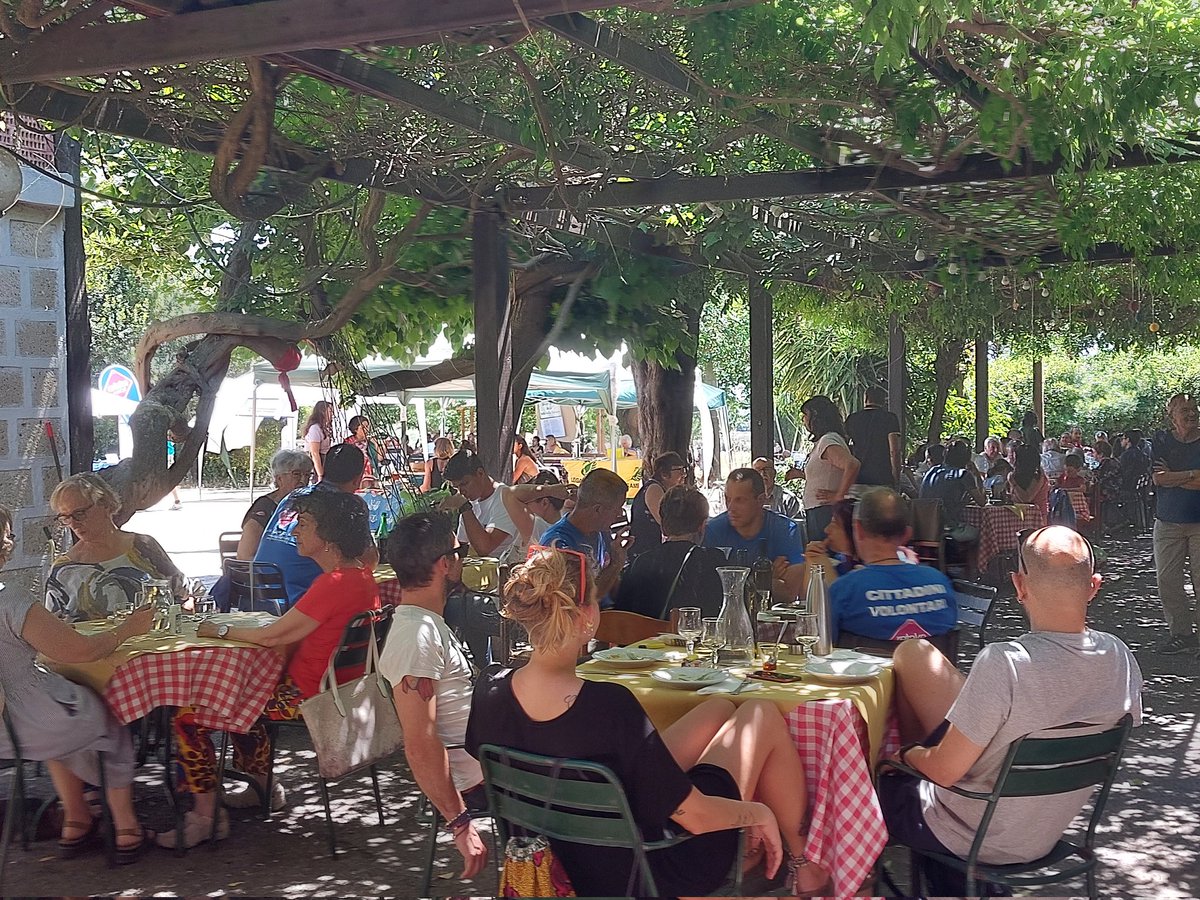 attebasi's tweet photo. Not only a great lunch #Zerokm but many people @ conference & exhibition #Parteciparco #AgriculturalPark w/ @MunicipioXIV at #Cobragor where @CoopCoraggio sketched the #participatorypath of #FoodPolicyRoma, while @attebasi described the work of @Fusilli_project #bottomupapproach https://t.co/ntR0F2HOcx
