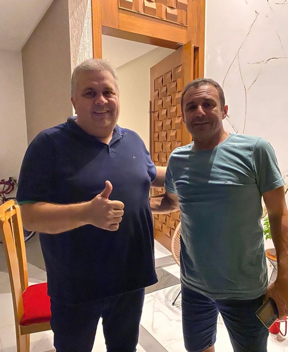 fernandinho_pad's tweet photo. Seguimos com o pé no chão, conversando com cada amigo! 💙
Obrigado Dr. Cabelo Roberto e Euzebio da Pan Torres pela conversa boa.

#ornnocaminhocerto https://t.co/4Xv0mB4vtx