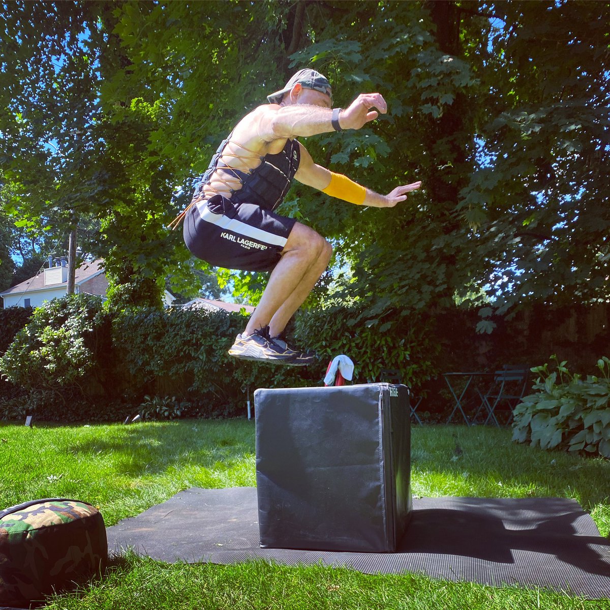 zahifayad's tweet photo. Happy Father’s Day #notafraid #alf #burpees #boxjumps #20lb #vest https://t.co/fG6rpr6Tyg