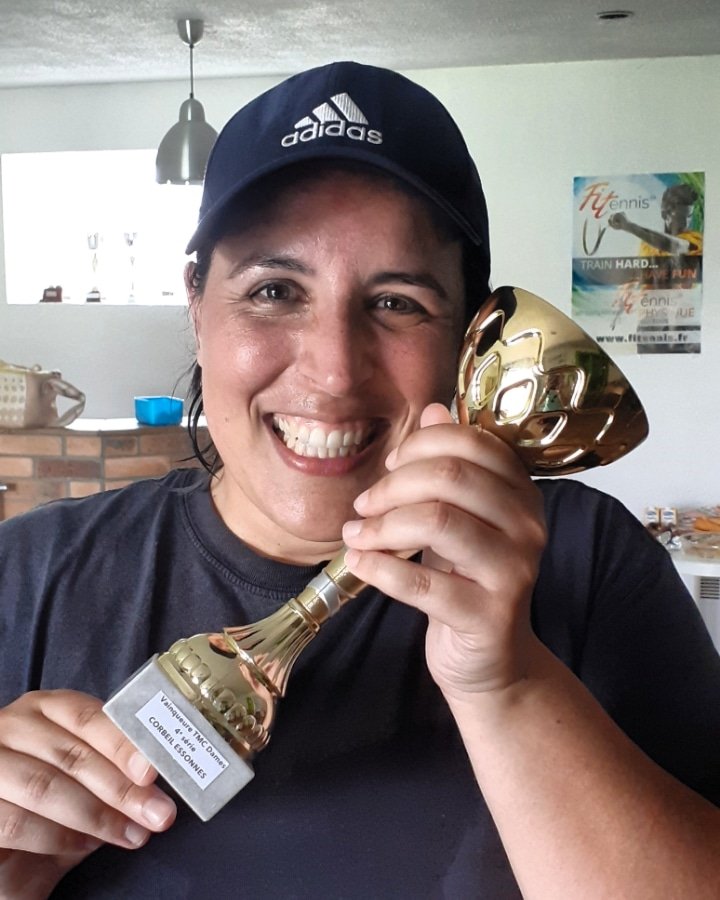 TennisCoudray's tweet photo. Victoire au TMC 4ème série de Corbeil Essonne 🏆 bravo 👏 Noëlle 👏👏 #TCCM #TCB 🏆 https://t.co/AD3GBIcPeT