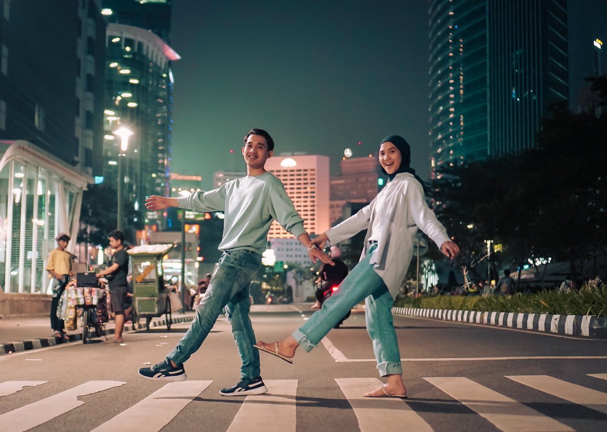 Rhdtm_'s tweet photo. Prewedding hari ini jam karet . Yg harusnya mulai abis zduhur agar gaketemu malem , tp jd ketemu malem . Karna mulai bnr bnr jam 4 sore. Dan posisi malem udh bingung karna jalan udh dari jam 10 pagi nunggu tp gpp lah pengalaman. https://t.co/rAeccFqF8E