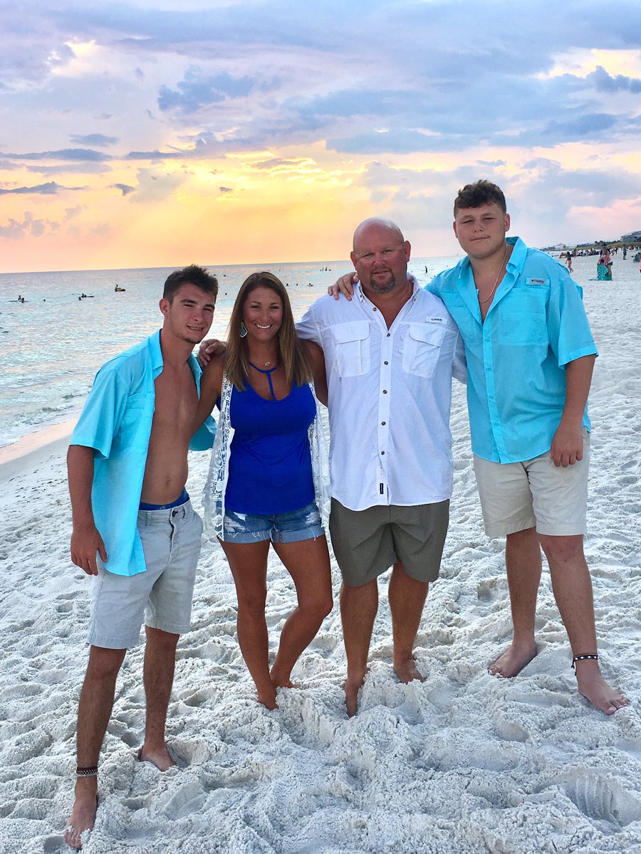 Tara Tullos tweet media