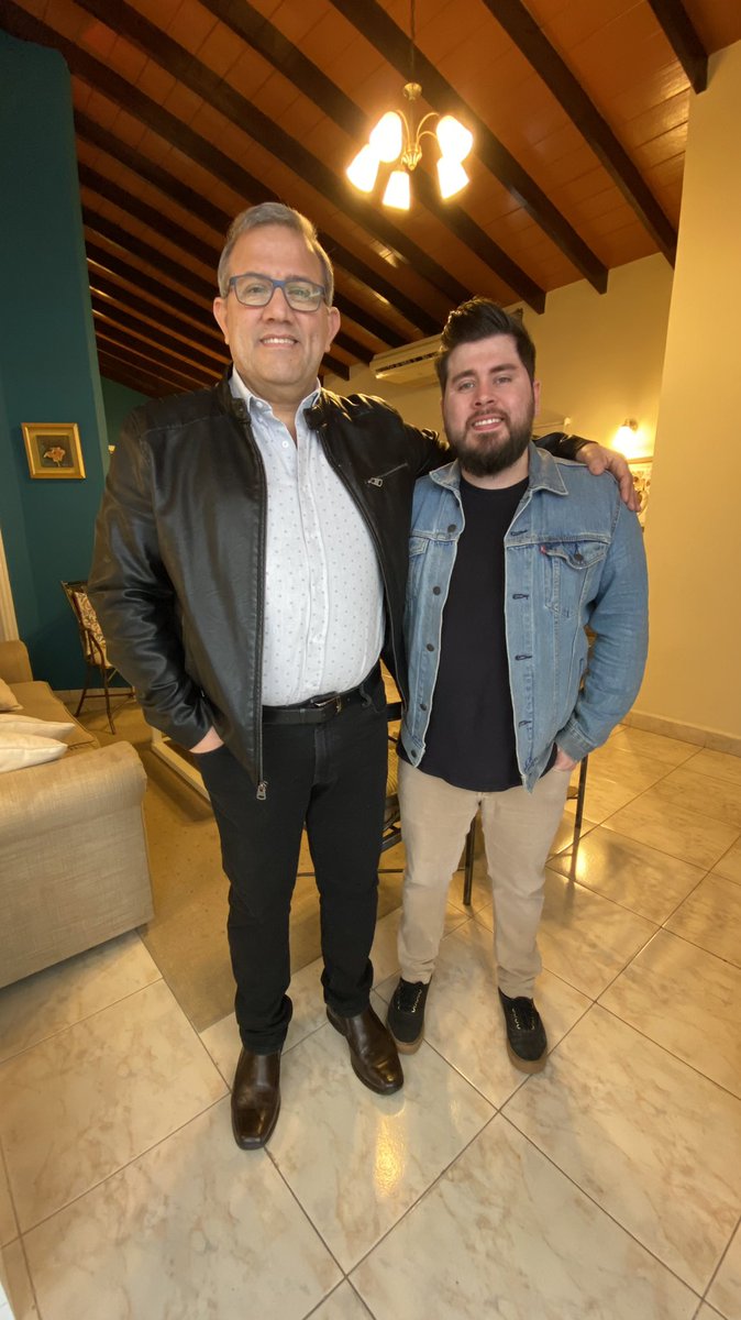 Chelomartinez88's tweet photo. Feliz día Pa querido! ❤️🎊 te amo! @Waltermgill https://t.co/i43GpM5f5s