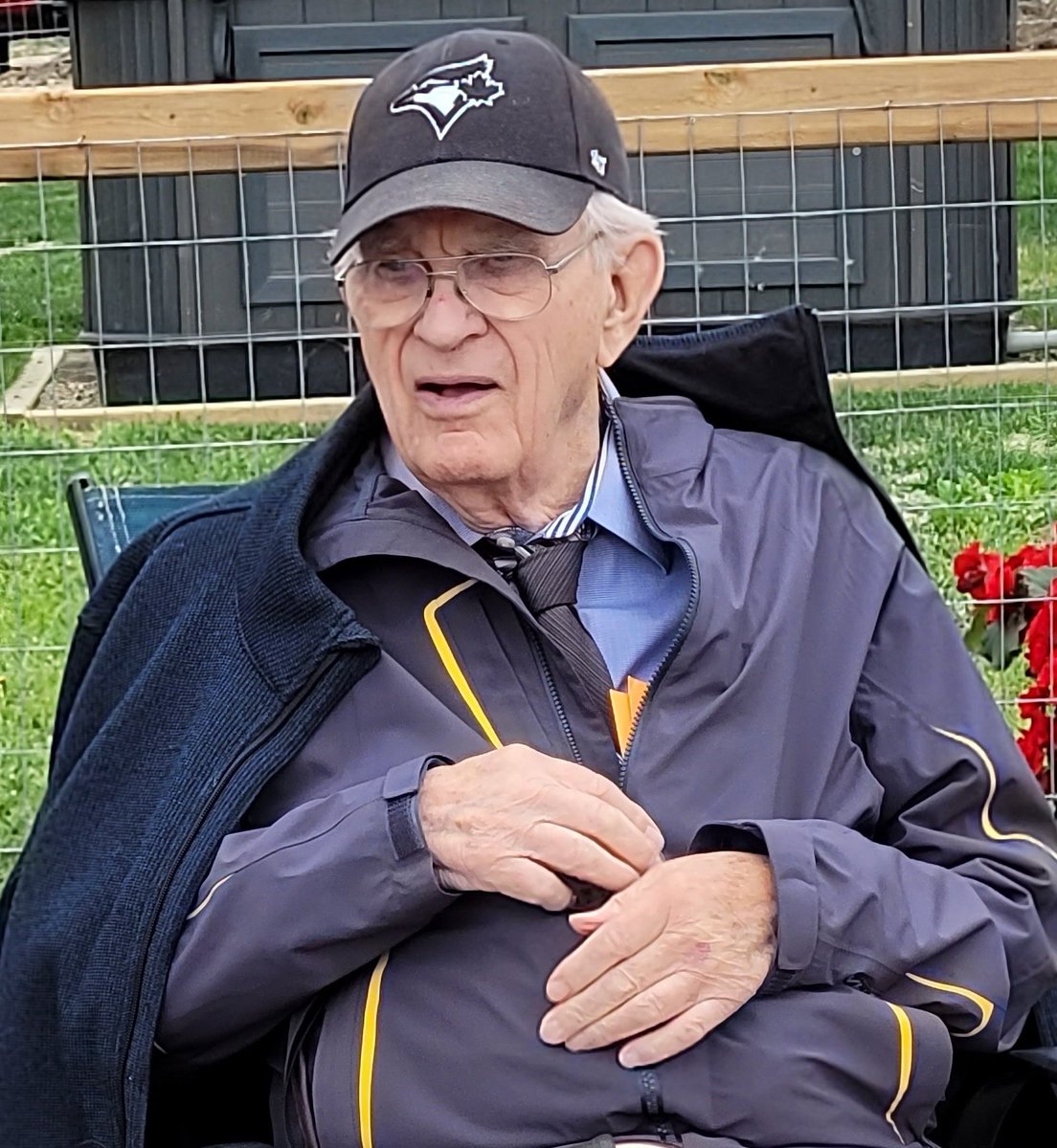 Kjelliwithaj's tweet photo. Lucky to celebrate this 93 yr old Dad today. He's had an exceptional career in broadcasting, interviewing the likes of Louis Armstrong, Joe DiMaggio, Tommy Dorsey & so many more & continues to contribute for the betterment of his community. Happy Father's Day! #DadfortheWin #dad https://t.co/3pvWXGsQwE