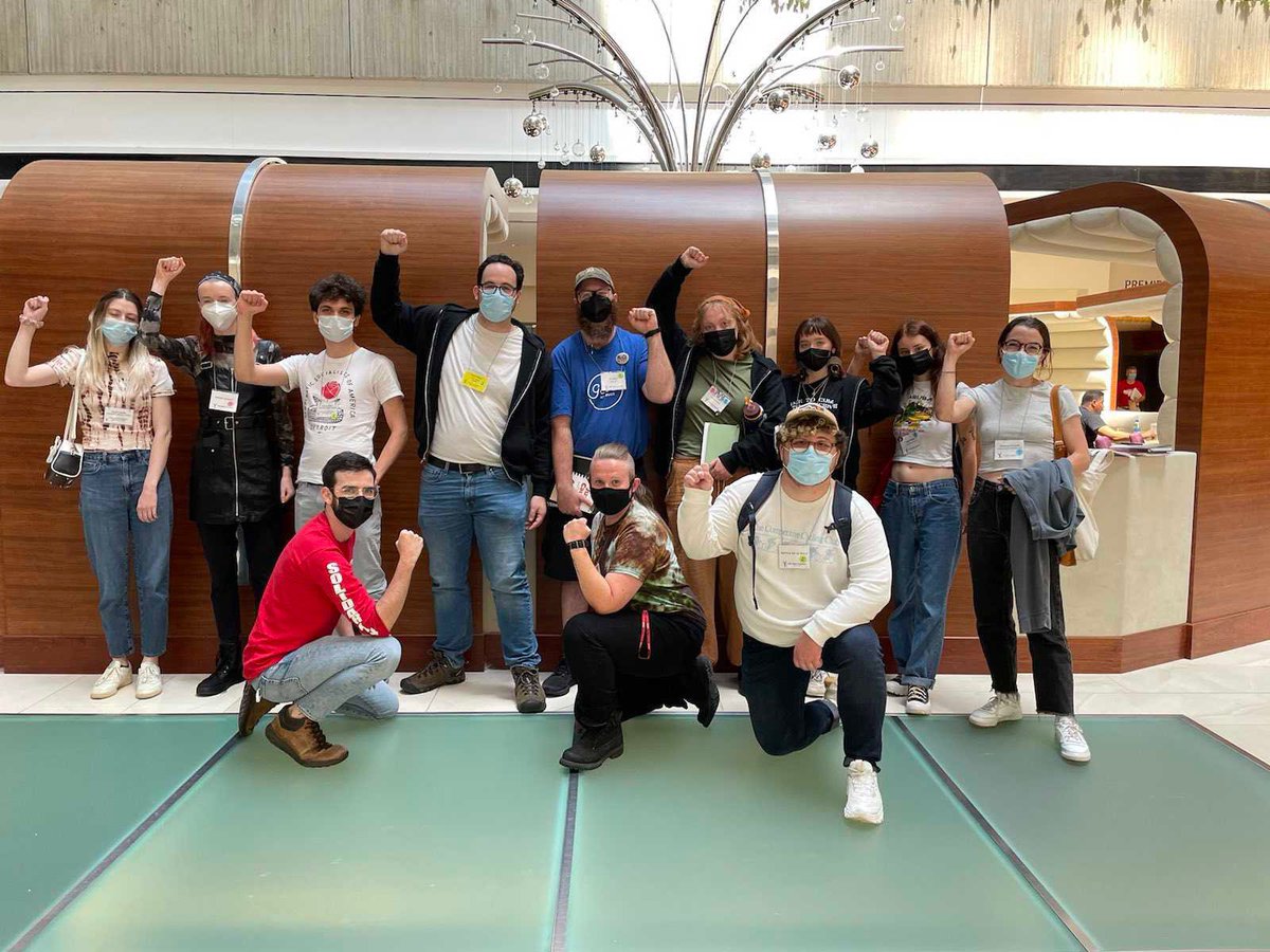 Solidarity from our delegation representing <a href="/MICOREmichigan/">MI CORE</a>, <a href="/coffee_comrades/">Comrades In Coffee</a>, <a href="/SBWorkersUnited/">Starbucks Workers United</a>, and more at the <a href="/labornotes/">Labor Notes</a> conference in Chicago that brought together 4000 militant unionists and workers organizing on the job. The cause of labor is the hope of the world!