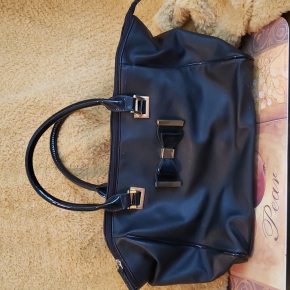 SpottedDingo's tweet photo. So good I had to share! Check out all the items I'm loving on @Poshmarkapp #poshmark #fashion #style #shopmycloset #betseyjohnson #vans #luluguinness: https://t.co/FJjGFnWzjZ https://t.co/2AHGaseydF