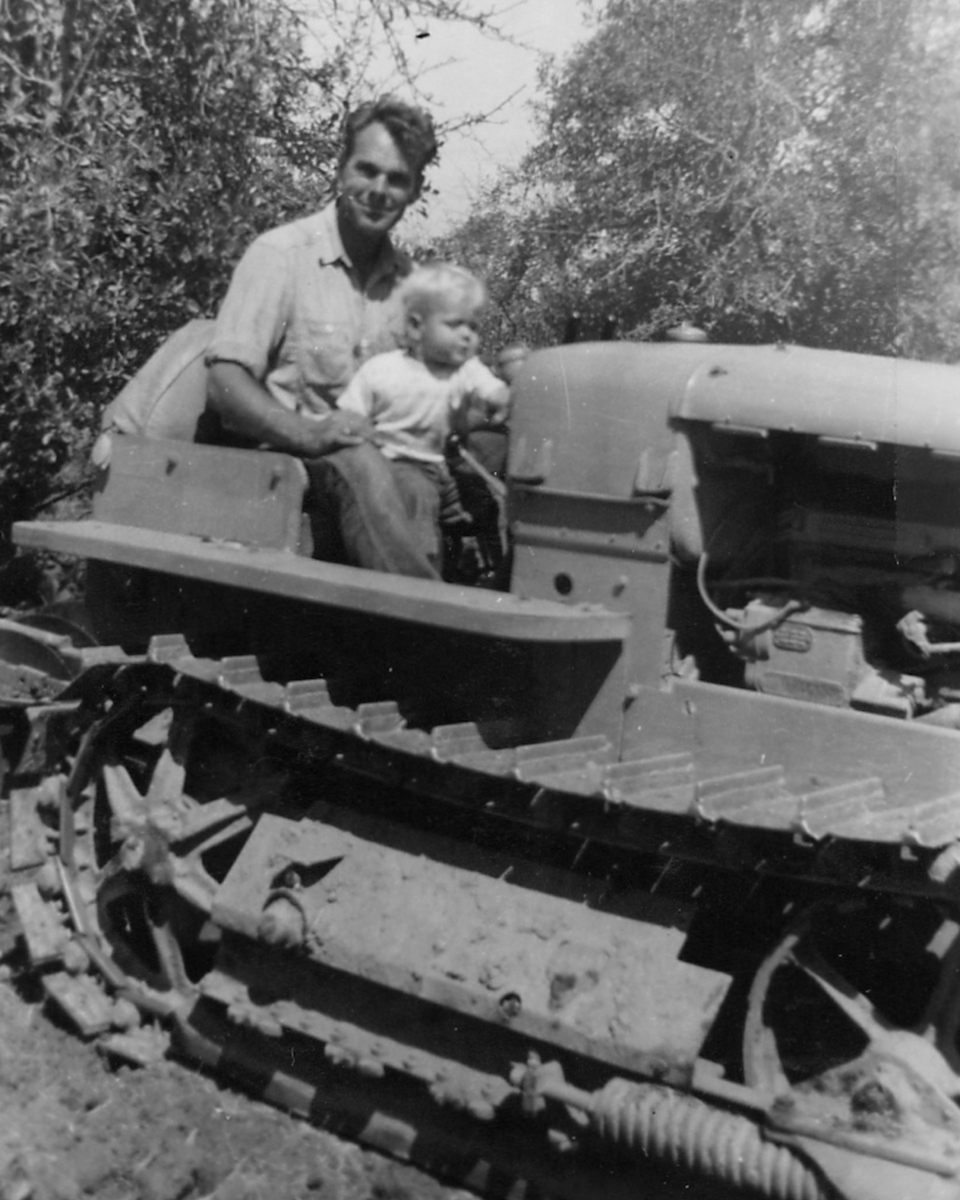 ledsonwinery's tweet photo. Happy Father's Day to the father figure in your life! Here, we have baby Steve Ledson with his father Barker Noble Ledson working in the field together.
#Ledson #LedsonWinery #LedsonWine #SonomaCounty #Sonoma #VisitSonoma #Wine #WineLovers #SonomaValley https://t.co/jl154sS4HI
