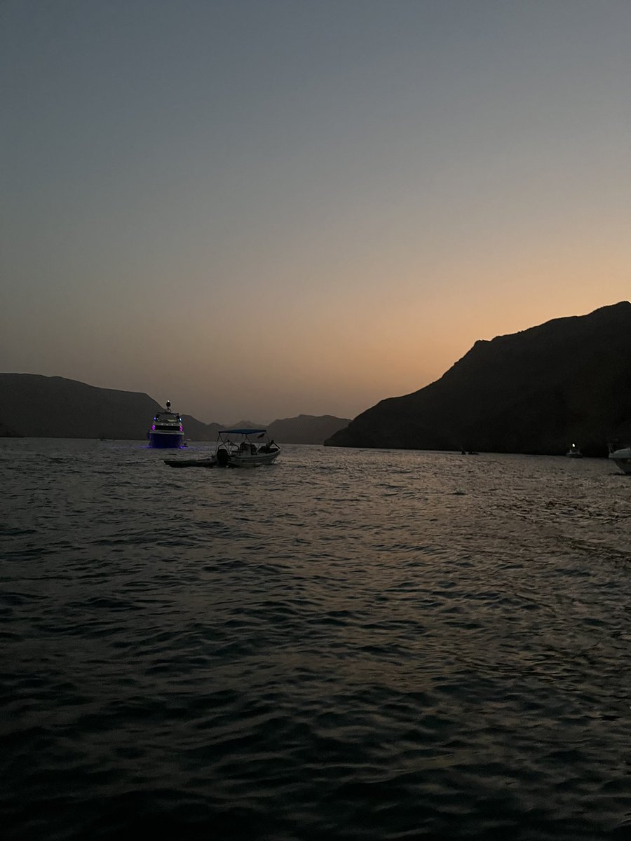 Sarooi's tweet photo. Sunset at sea by the mountains 🤍 https://t.co/mJ56Qm9rdO