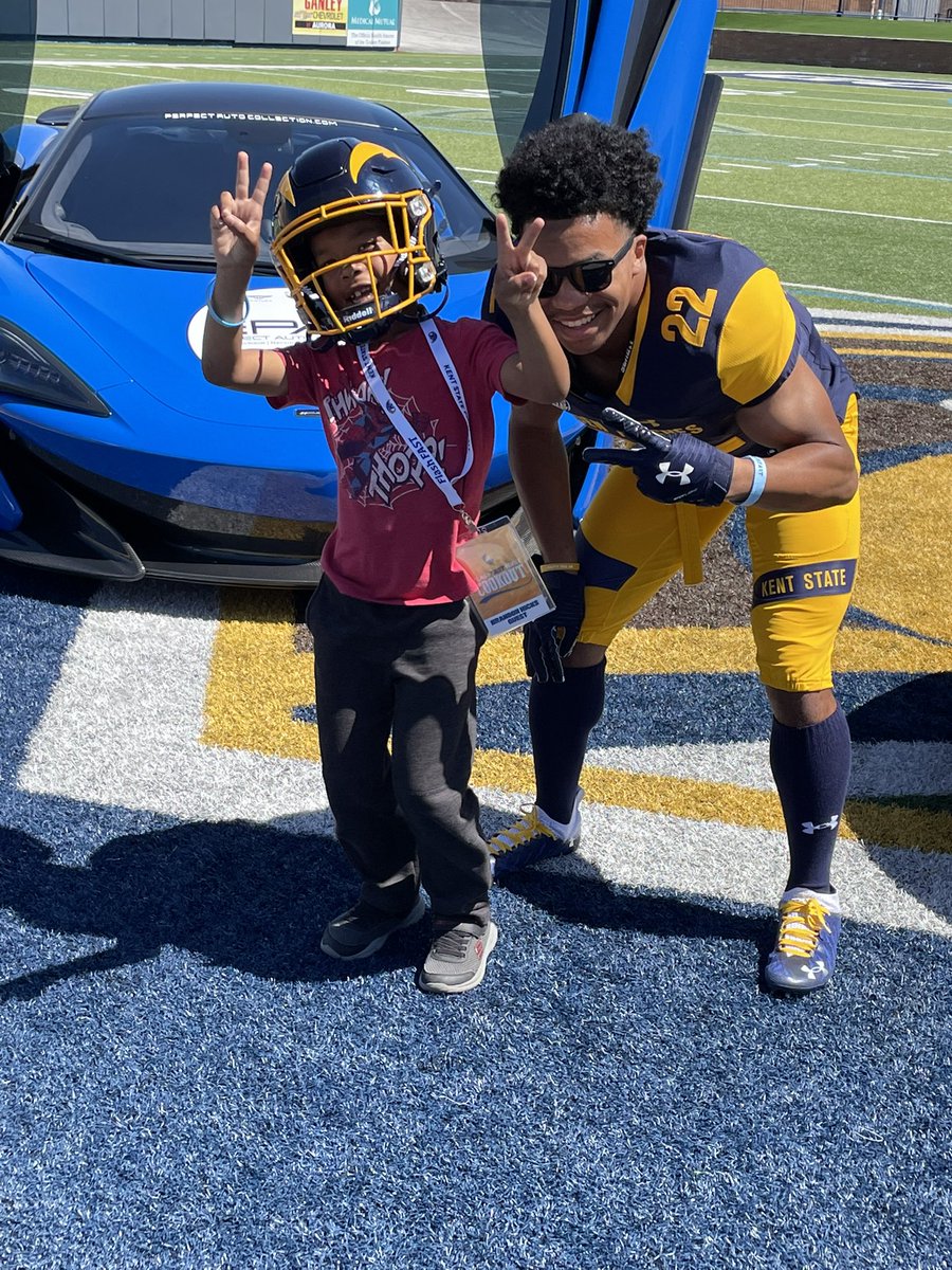 Had a great weekend at Kent State University. Thank you to the coaching staff for a great visit and a great camp. #FlashFAST⚡️🔵🟡⚪️ @Coach_Ferrell55 <a href="/Coach_J_Johnson/">Jeremiah Johnson</a> @Elevy_GFlash @CoachCox_GF <a href="/Coach_Brookins/">Keelon Brookins</a> @KentStFBRecruit <a href="/KentStFootball/">Kent State Football</a> <a href="/TheHC_CoachLew/">🔴 Sean Lewis ⚫️</a> <a href="/MikeAnders97/">Mike Anders</a>