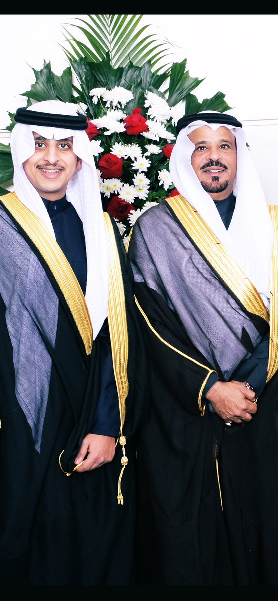 _otibiq8's tweet photo. يابوي ما خليت لي شئٍ أبنيه 
يابوي درب الطيب كله ختمته 

في سكتك تكثر علي المشاريه
وتصغر مواقيفي بفعلاً رسمته 

أتعب على ضلعٍ طويله مراقيه
وإليا وصلت إلا أنت قبلي وسمته

اسمك رفعني عند الأجناب طاريه
ودرسك وأنا طفلٍ صغيّر فهمته..

#اليوم_الأب_العالمي https://t.co/dA6i406YGY