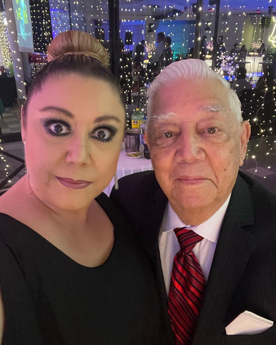 PattyCarballeda's tweet photo. Hoy celebro al mejor papá del mundo. Te amo papi#papásVLA felicidades a todos los papás de @VengaLaAlegria https://t.co/tK7HI6Fu93
