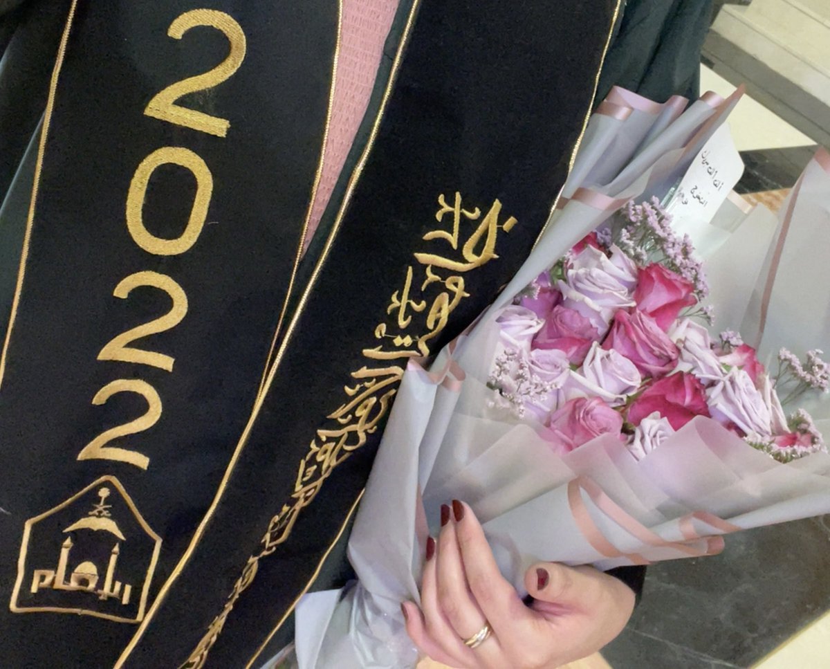 Noraalt5's tweet photo. الحمدالله الذي ماتم جُهد 
ولا ختم سعي الا بفضله
وماتخطّى العبدُ من عقبات وصعُوبات 
الا بتوفيقه ومعُونته 
فلك المحامدُ كلّها والحمدلله على التّمام 💓
رسميًا انا تخرجت من قسم جرافيكس ووسائط متعددة بمرتبة شرف ثانية ♥️ 👩🏻‍🎓@Friendsmediaa https://t.co/69VD6YzlU7