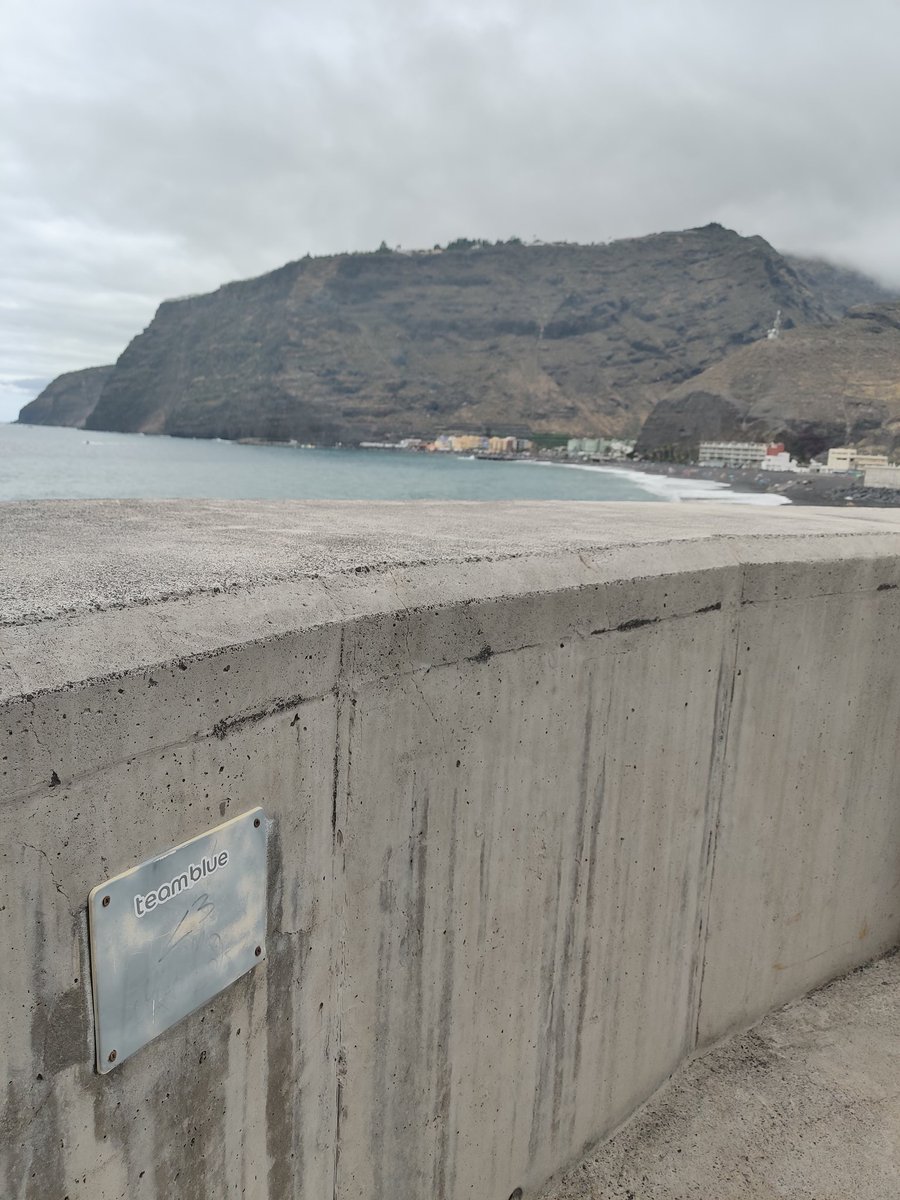 RademakerSander's tweet image. Even on the pier in Tazacorte (La Palma) @teamblue is everywhere. 😁