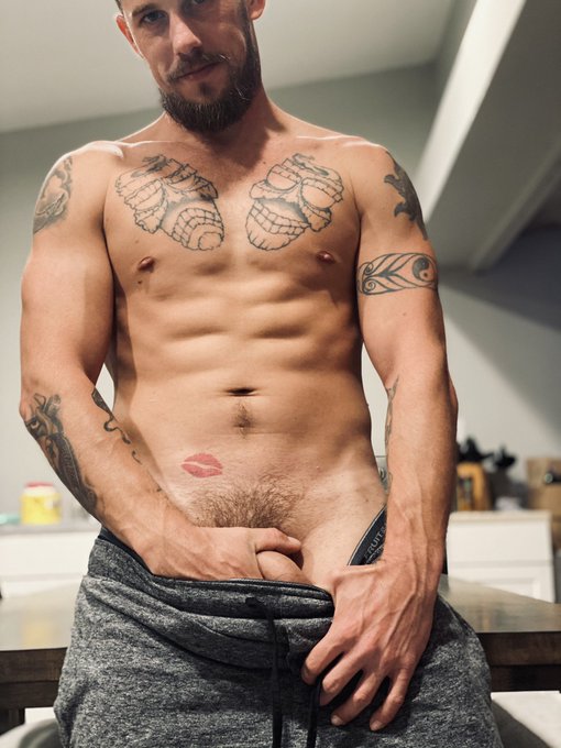 Happy daddy&rsquo;s day. Who&rsquo;s coming to take care of daddy today https://t.co/0eN6uUMf1C