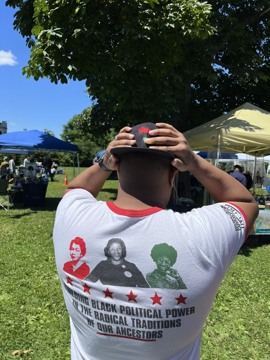Britt4People's tweet photo. Happy #Juneteenth!
Today Iโm reveling in
#BlackJoy
#BlackExcellence
#BlackLove
#BlackWellness
#BlackHealing
#BlackRest
And claiming #BlackLiberation! https://t.co/fLLCJPuvvC