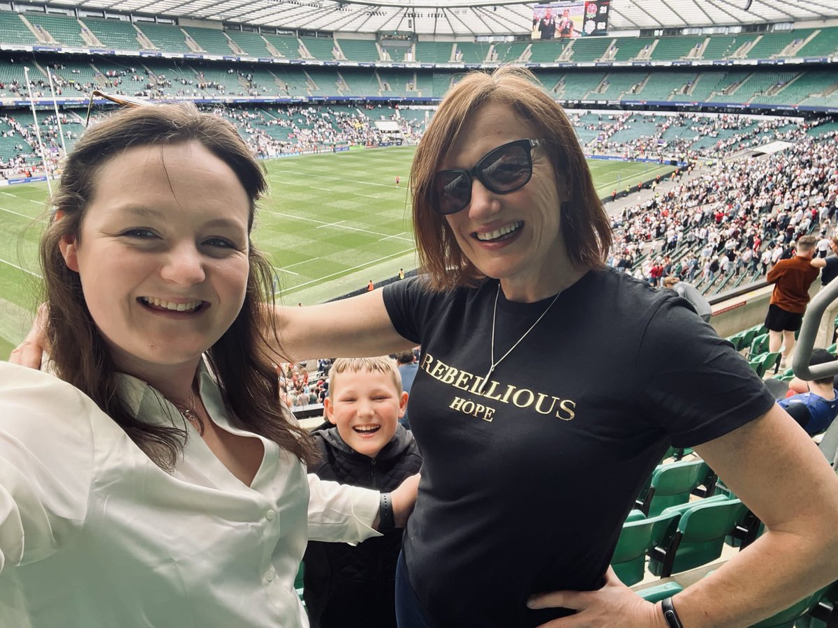 #rebellioushope  <a href="/bowelbabe/">Deborah James</a> flying the flag for Debra James <a href="/Twickenhamstad/">AllianzStadium</a>