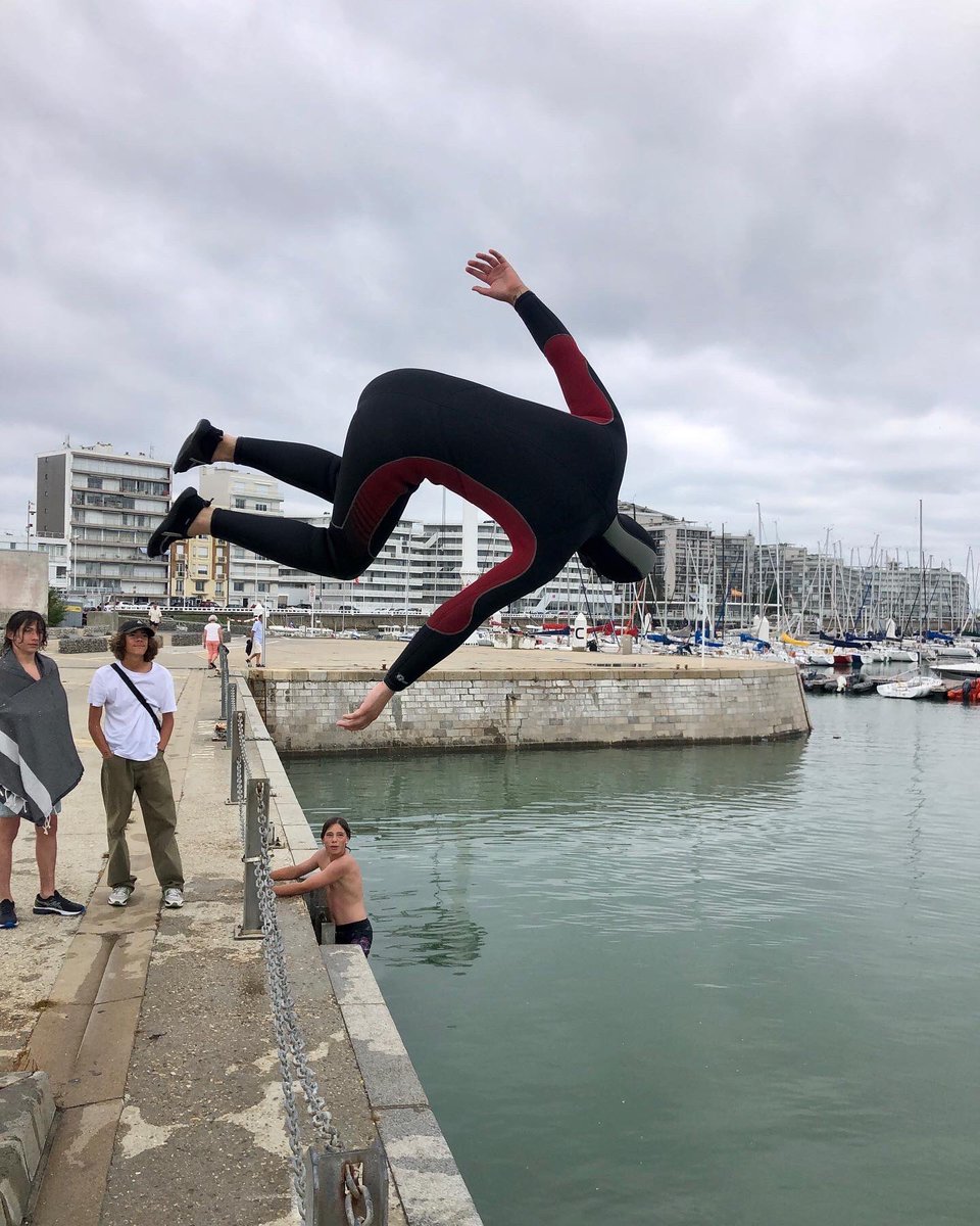 LHsansfiltre's tweet photo. Finalement petit rab de plongeons mais j’étais obligé de les shooter quand je les ai vu se préparer 💦🤣👏👏😍💪💪💦 kool les gars  #parkour 👏👏💪 #plongeons #port #plongeurs #quai #tremplin #diving #harbor #sunnyday☀️#nuages https://t.co/Eo7HBNFphj