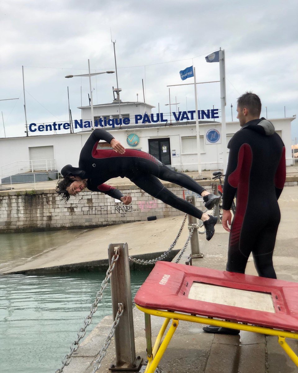 LHsansfiltre's tweet photo. Finalement petit rab de plongeons mais j’étais obligé de les shooter quand je les ai vu se préparer 💦🤣👏👏😍💪💪💦 kool les gars  #parkour 👏👏💪 #plongeons #port #plongeurs #quai #tremplin #diving #harbor #sunnyday☀️#nuages https://t.co/Eo7HBNFphj