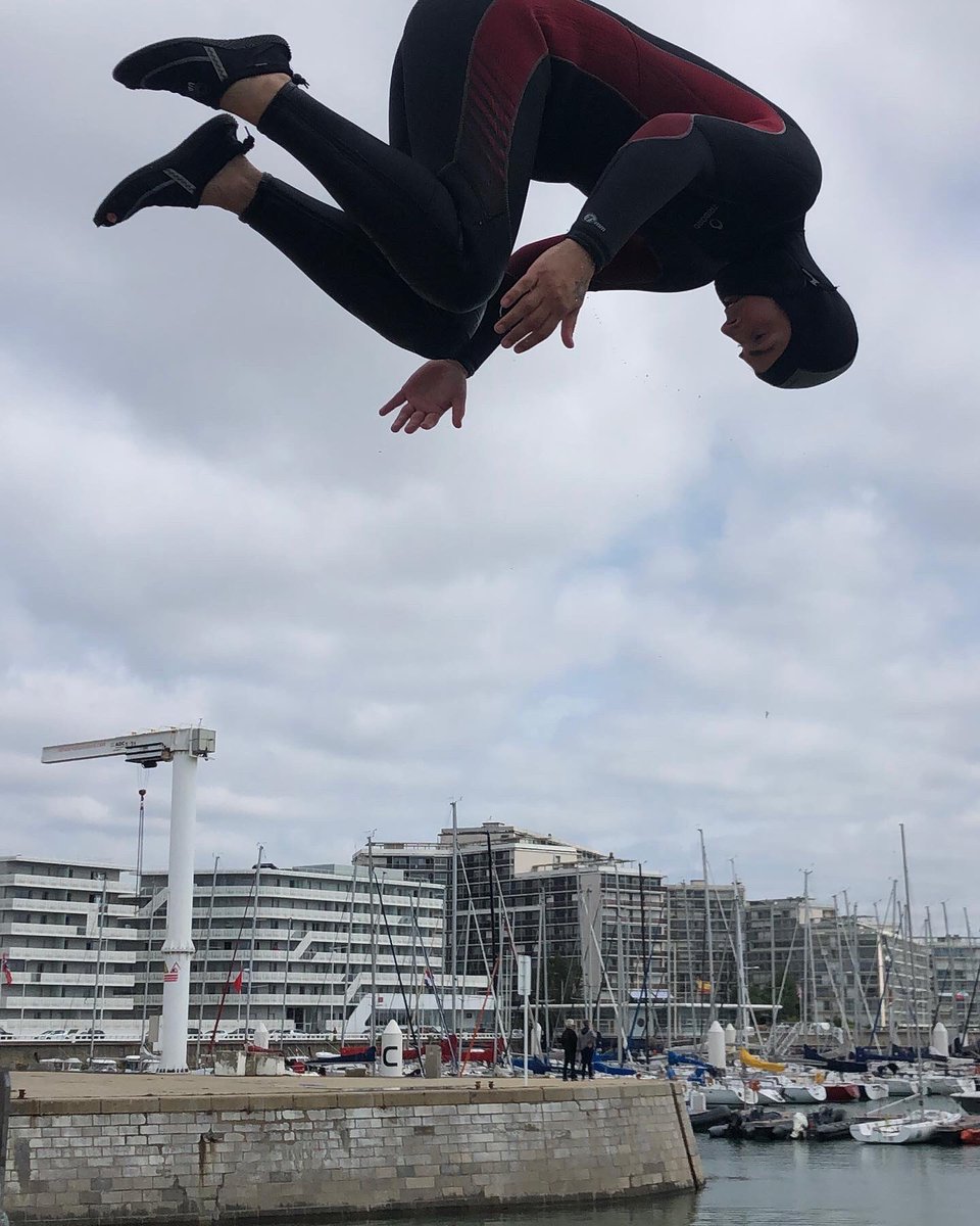 LHsansfiltre's tweet photo. Finalement petit rab de plongeons mais j’étais obligé de les shooter quand je les ai vu se préparer 💦🤣👏👏😍💪💪💦 kool les gars  #parkour 👏👏💪 #plongeons #port #plongeurs #quai #tremplin #diving #harbor #sunnyday☀️#nuages https://t.co/Eo7HBNFphj
