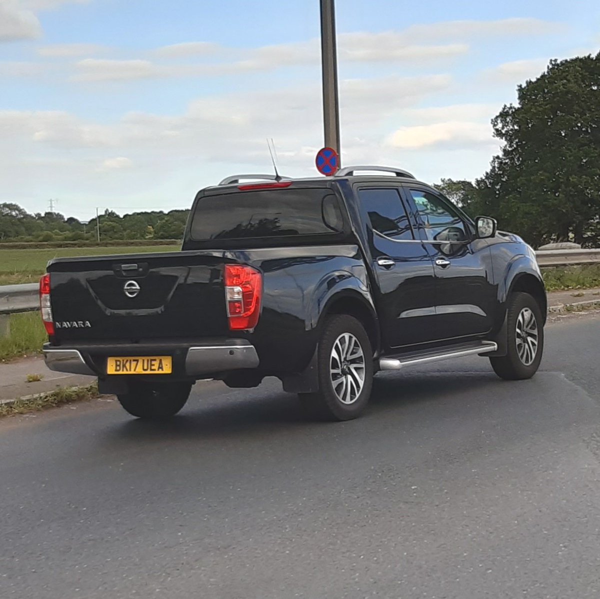 themartindale's tweet photo. This guy was weaving all over ... he was on his phone. Not a care in the world, just an accident waiting to happen @NYPRBLX @NYorksPolice https://t.co/FN4O5tOTFC