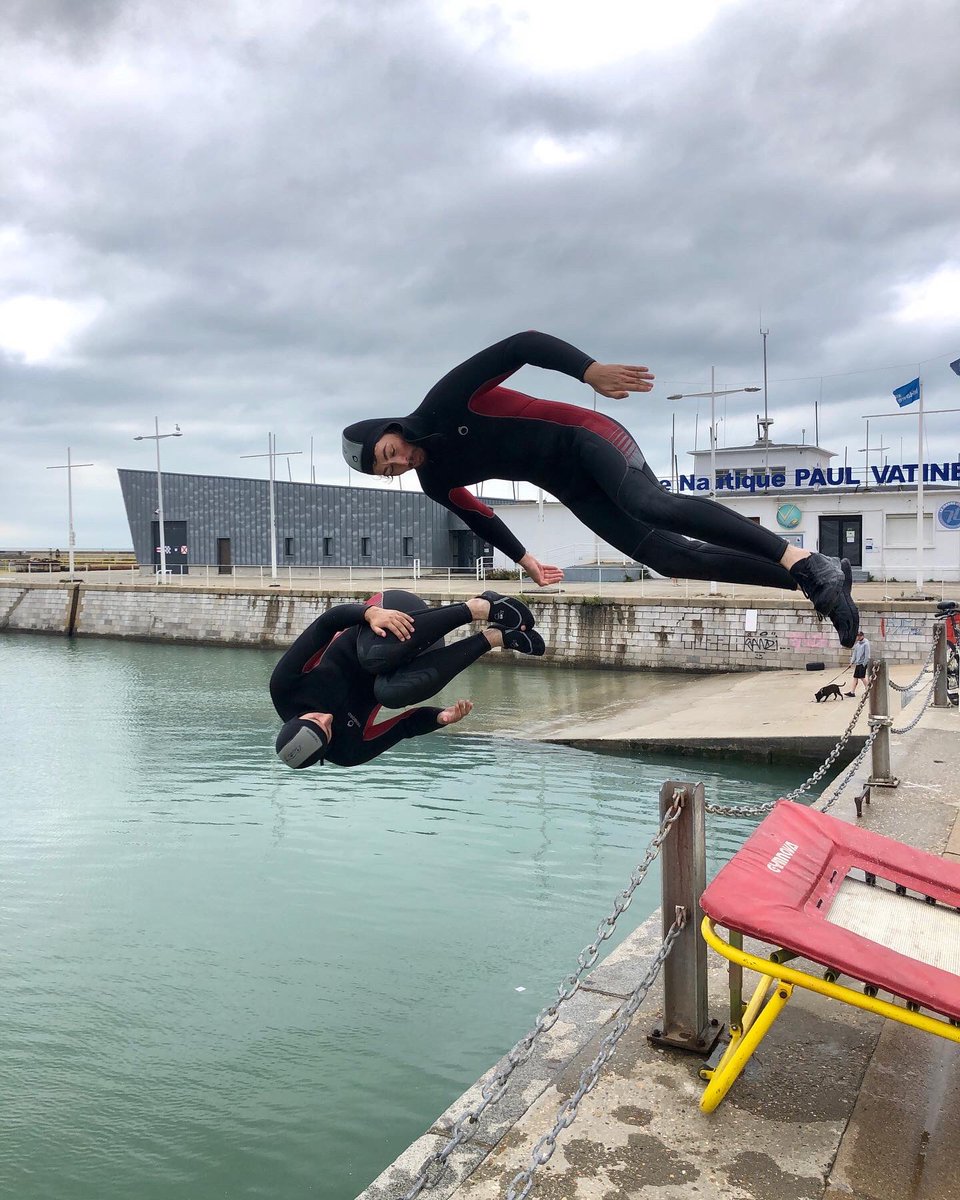 LHsansfiltre's tweet photo. Finalement petit rab de plongeons mais j’étais obligé de les shooter quand je les ai vu se préparer 💦🤣👏👏😍💪💪💦 kool les gars  #parkour 👏👏💪 #plongeons #port #plongeurs #quai #tremplin #diving #harbor #sunnyday☀️#nuages https://t.co/KD79QzcRzn