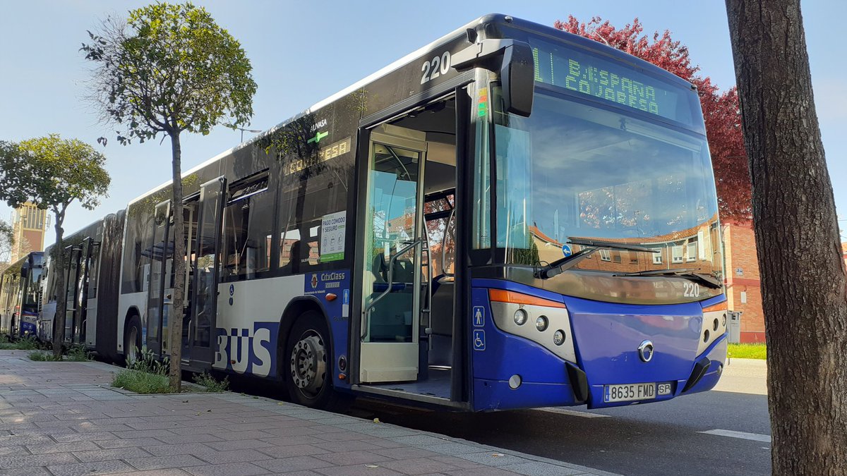 Vitrasas's tweet photo. Auvasa Bus №220 Línea 1 https://t.co/4rjmMmcPyg