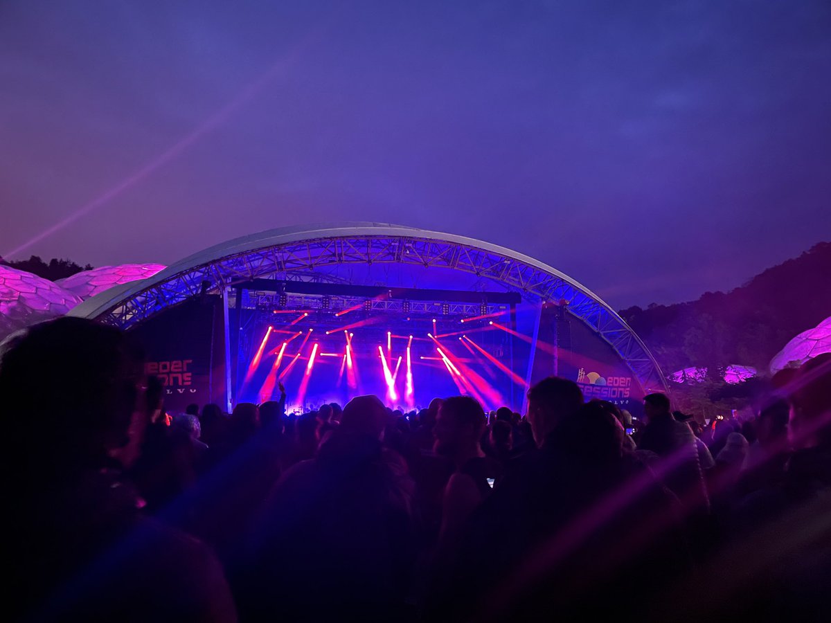 GarforthNicole's tweet photo. @nineinchnails were awesome last night @TheEdenSessions https://t.co/8KvTsTNaFa