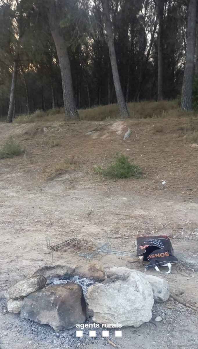 Posem diverses denúncies a la Noguera i el Pallars Jussà per encendre foc en època de prohibició,  acampar i accedir a un espai natural tancat per activació del nivell 3 del Pla Alfa.

Recorda que estem en època d’alt risc d’incendi. 

✅ Sigues responsable, evitem riscos!