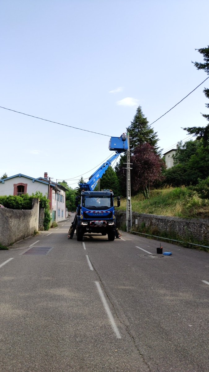 thomasgrimaldi's tweet photo. L'équipe d'@enedis_rhod en pleine intervention a Vienne. Merci a l'équipe pour la rapidité d'intervention et les explications données sur place 👍👍 #serviceclient @enedis https://t.co/zS5BuqmbDj