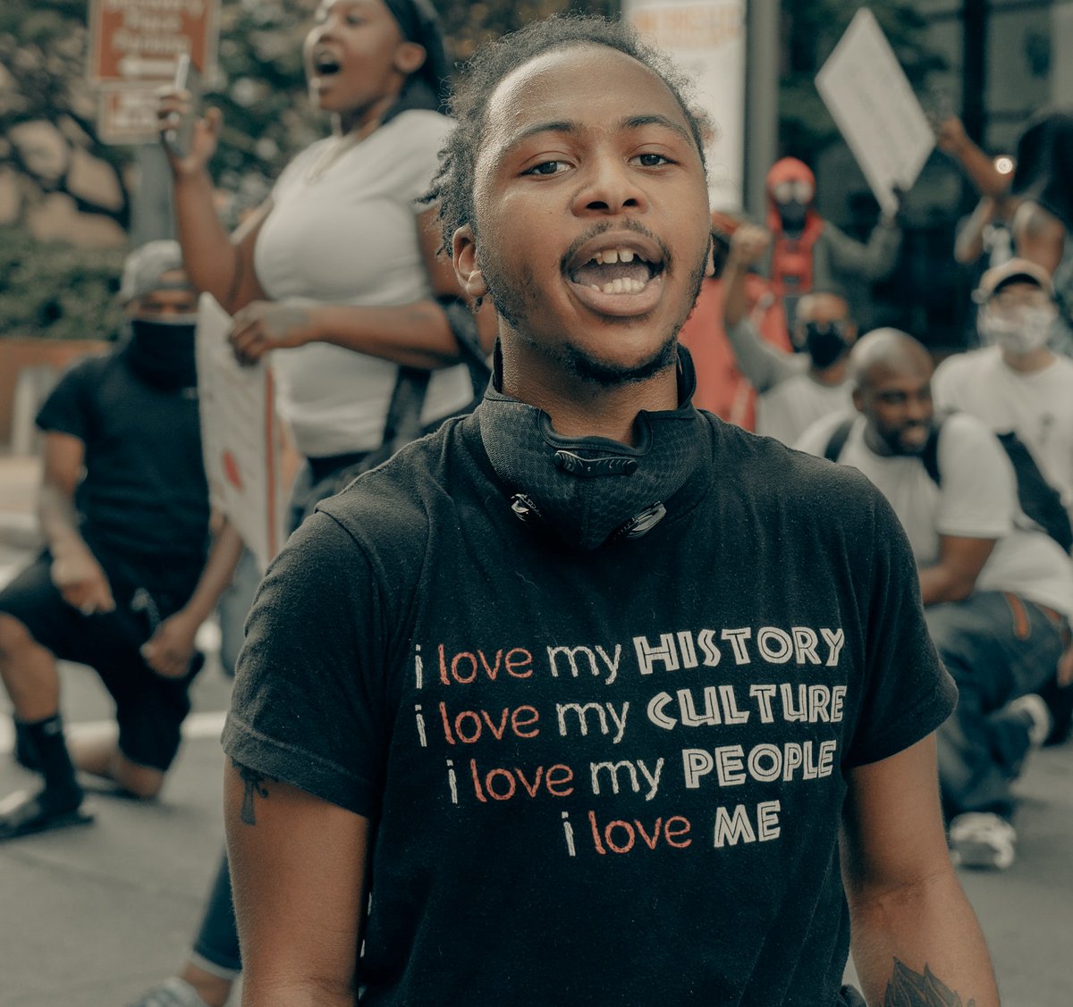 Let the warm, honeyed days of Juneteenth remind us that we cannot celebrate together until the last person, the one farthest from our reach, joins us in our freedom. May your Juneteenth, however you are celebrating it, leave no one behind.
medium.com/@Mistinguette/…